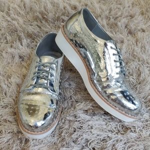 Fergalicious women's everly woven Oxford